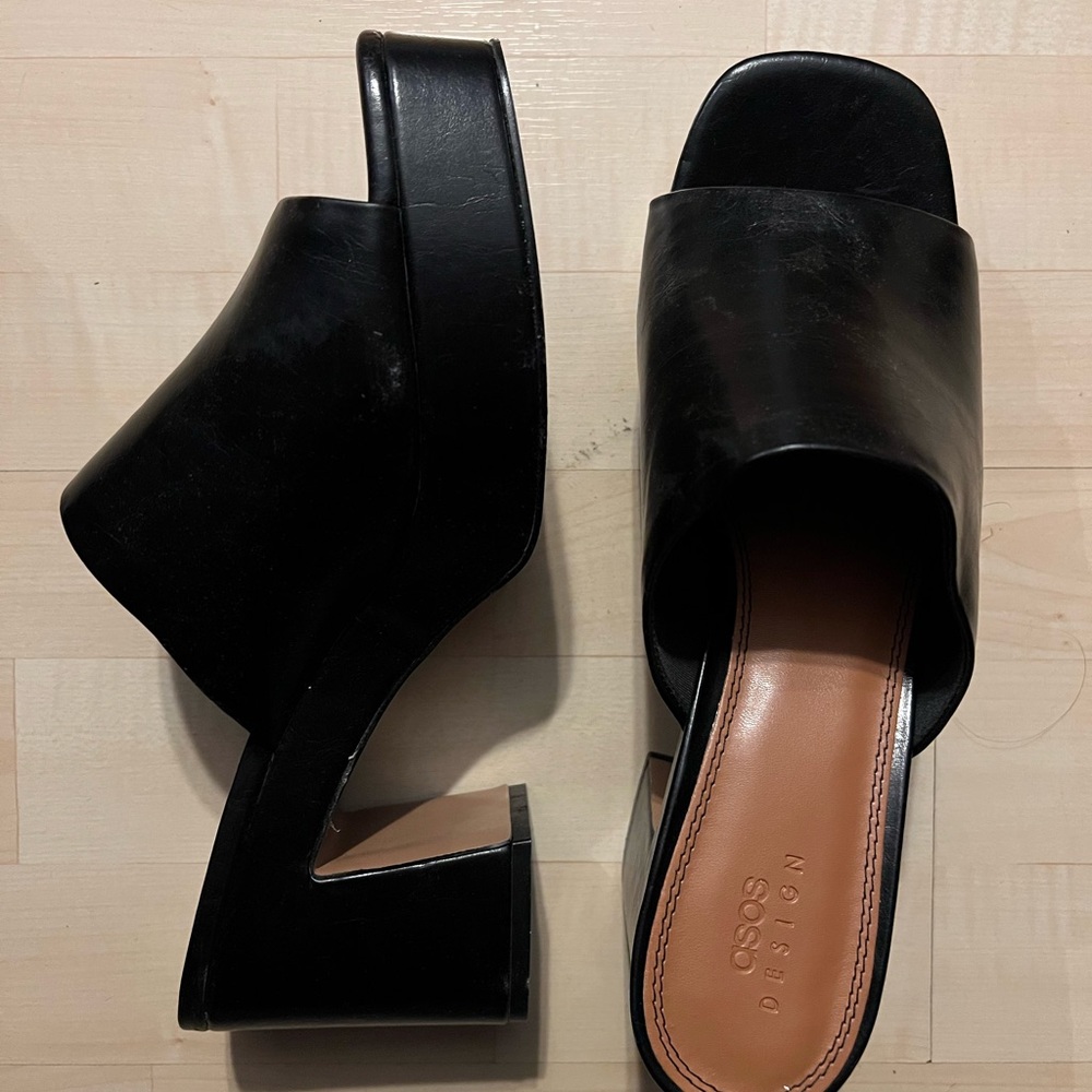 Black platform mule